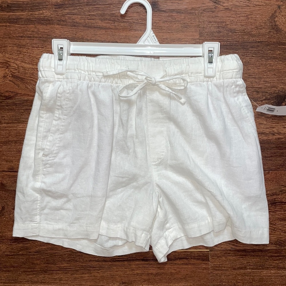 Womens Old Navy white shorts